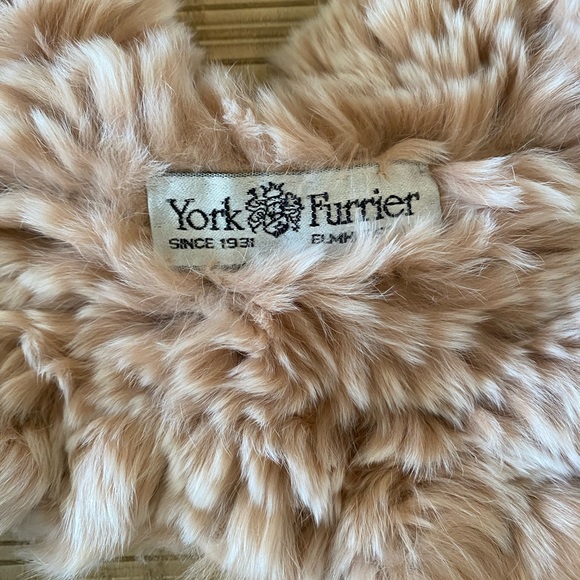 NWOT Knitted Rabbit Fur Ruffled Scarf - Picture 3 of 3